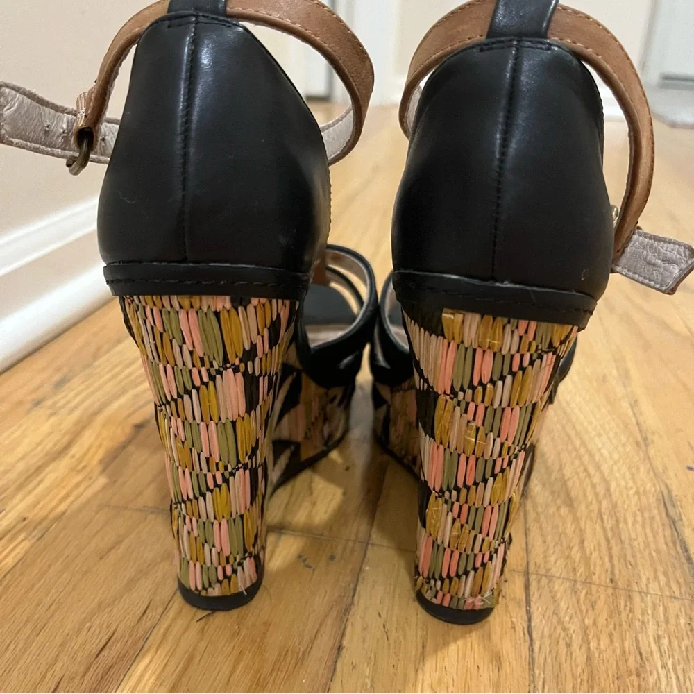 Aldo Black and Pink Wedge Shoes with Woven Multicolor Pattern Platform Sole Sz 6